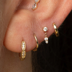 Pendientes Clásicos de Plata de Ley 925 con Borla Pequeña en Forma de Corazón y Parte Posterior Plana para Mujer - Product Image 5
