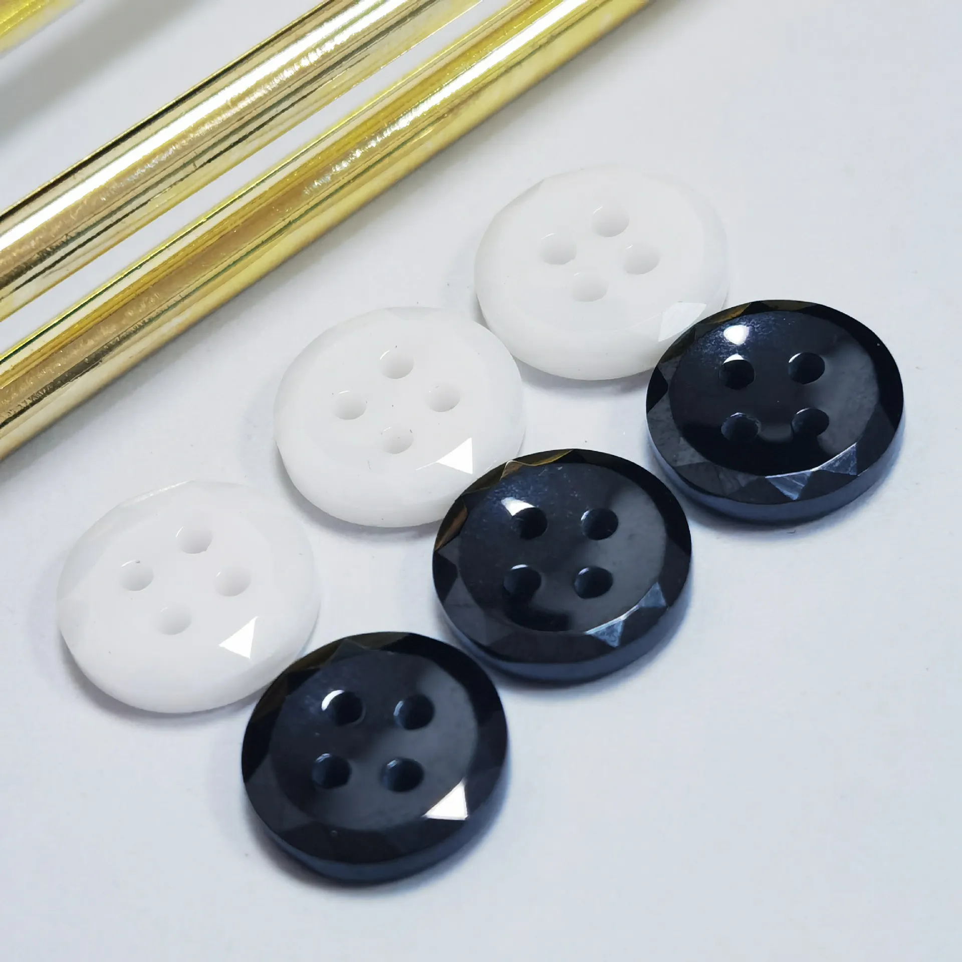 Luxury Smoothing White Black Ceramic Buttons 4 Holes Sew Button