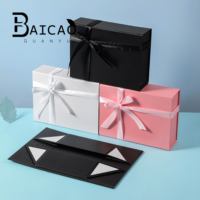 Boîte cadeau carrée grand format en carton ondulé avec couvercle, finition mate, gaufrage et estampage pour la Saint-Valentin (vente en gros)