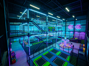 Parc d'aventure intérieur pour enfants sur le thème cyberpunk, service tout-en-un, grand toboggan, aire de jeux intérieure pour enfants avec trampoline - Product Image 4