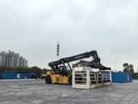 Reach Stacker Liugong 45 tonnes VIFT à batterie lithium-ion et pneus pneumatiques pour le manutention de conteneurs 20GP et 40HQ en port