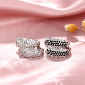 Boucles d'oreilles en or blanc E2907 avec diamants noirs, taille brillant rond, couleur G, diamants naturels, classiques pour femmes, à porter au quotidien - Product Image 4