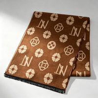 Écharpe en jacquard imitation laine, tendance et chaude pour l'hiver, style personnalisé avec logo imprimé et motifs géométriques classiques
