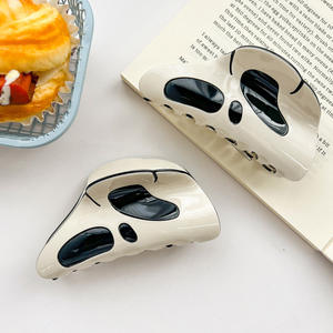 Pince à cheveux pour Halloween Gros masque Fantôme Visage Épingle à cheveux Queue de cheval drôle Cri <span class=keywords><strong>Grimaces</strong></span> Effrayant Styling Requin Pince Accessoires pour cheveux - Product Image 2