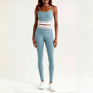 Conjunto de Yoga Reversible de Alta Calidad para Mujer, Talla Grande, Cuello Redondo, Top Corto Tipo Racerback, Pantalones Cortos con Cintura Elástica y Transpirables - Product Image 1