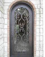 Puerta de entrada de hierro forjado con forma de arco único con apertura abatible de ventana de vidrio para uso residencial