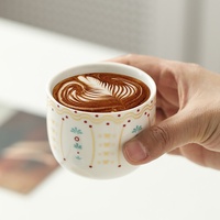Cadeau voor thuisgebruik Creatieve keramische koffiekop met bloemenmotief Moderne minimalistische stijl Handbediende aromatische theeproefkop