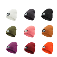 Cappello LED Ricaricabile USB con Spedizione Rapida, Luce Frontale Senza Mani, Berretto Invernale Lavorato a Maglia con Torcia per Uomo e Donna