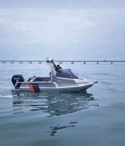 Nuevo Diseño de Bote de Pesca de Aluminio de 4.7m con Motor Fuera de Borda de 200HP, Yate de Alta Velocidad para Navegación Fluvial - Product Image 1