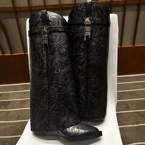 Bottes hautes rétro pour femme à talons compensés, avec empiècements en similicuir verni, tige repliable, bout pointu et fermoir métallique Shark Lock - Product Image 3