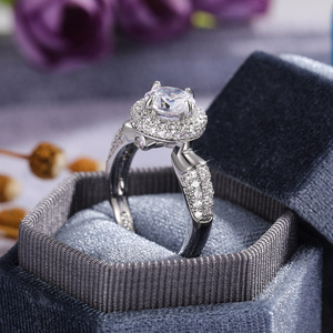 Anillo de Diamantes de Oro Blanco para Mujer F649, Corte Brillante Redondo, Color G Natural, Anillo de Compromiso con Diamantes Laterales - Product Image 6