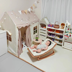 Chaise berçante pour bébé en bois massif, couleur naturelle, inclinable, fonctionnement manuel, pour nouveau-né, usage domestique, design scandinave - Product Image 1