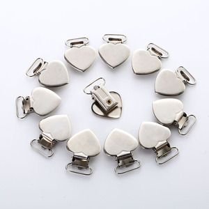 คลิปหนีบเสื้อแบบตัวยู ทำจากโลหะ สำหรับเสื้อผ้าและเครื่องแต่งกาย สามารถปรับแต่งได้ - Product Image 1