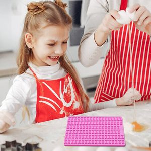 Mini moule en silicone écologique à cavités pour friandises pour chiens, biscuits, tapis de cuisson pour animaux de compagnie, petit moule à points pour décoration de gâteaux, compatible micro-ondes - Product Image 5