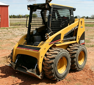 Chargeuse compacte haute performance 226B pour l'entretien routier et les opérations en espaces restreints - Product Image 3