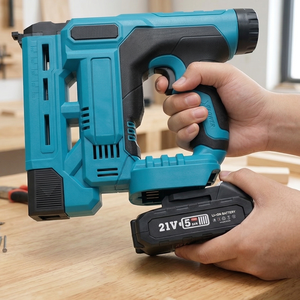 Cloueuse sans fil 20V robuste pour le bois contreplaqué, les charpentes et l'assemblage de meubles - Product Image 1