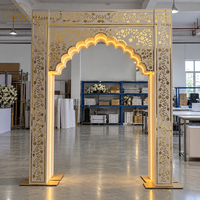 Décor de fond Mihrab blanc et or à motif floral avec LED chaudes, pour entrée de luxe, allée de mariage musulmane, scène, fabricant