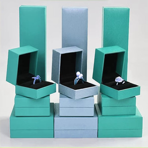 Venta al por mayor personalizado rojo relleno de cuero Premium joyero patrón de rejilla cajas rígidas para anillos pulseras cartón que desaparece - Product Image 2