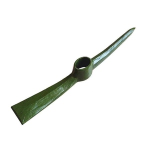 Pioche en acier noir avec manche, fabriquée par Mattock - Product Image 4