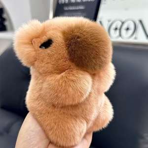 Porte-clés Peluche Capybara Doux et Moelleux avec Pompons en Fourrure de Lapin, Breloque de Sac de Luxe - Product Image 5