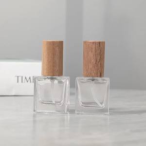Botella de Perfume Recargable de Vidrio de Alta Calidad de 10 ml con Tapa de Madera, Mini Atomizador Portátil de Viaje para Uso Diario - Product Image 4