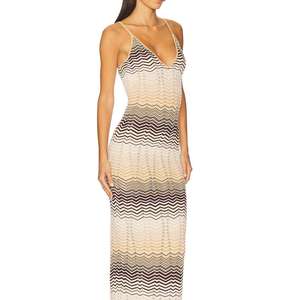 Abito lungo elegante in maglia satinata da donna, scollo a V, senza spalline, senza maniche, dritto, semplice, elasticizzato, stile Marcie. - Product Image 2