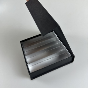 Tùy Chỉnh Sang Trọng Các Tông Màu Đen Hộp Quà Tặng Với Từ Đóng Nắp Dập Nổi Bù Đắp In Ấn Sang Trọng Từ Hộp Nắp Đóng - Product Image 3