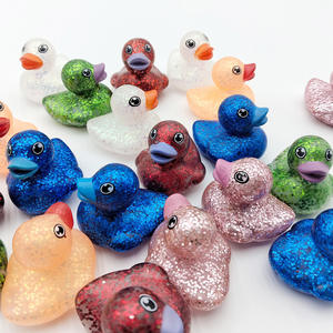 Giocattoli da bagno da bagno con paillettes in gomma a forma di anatra stampati in massa personalizzati che incorporano disegni di motivi - Product Image 4