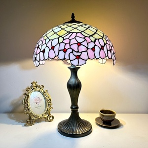 Lámpara de Mesa LED LongHuiJing de 16 Pulgadas con Domo AC E26, Estilo Mediterráneo Simple con Vidrio de Colores y Flores de Cerezo, Flexible, para Sala de Estar - Product Image 1