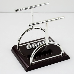 ลูกตุ้มโลหะรูปตัว T ของนิวตัน ฟิสิกส์ กลศาสตร์ ลูกปัดสมดุล การอนุรักษ์พลังงาน ความเฉื่อย วิทยาศาสตร์ การศึกษา ของตกแต่ง - Product Image 3