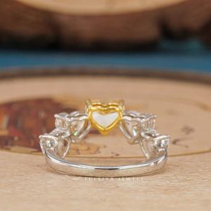 แหวนเพชรระยิบระยับจากคอลเลกชันเครื่องประดับชั้นเลิศ ออกแบบมาเพื่อแสดงความงาม ความเปล่งประกาย และความร้อนแรง - Product Image 2