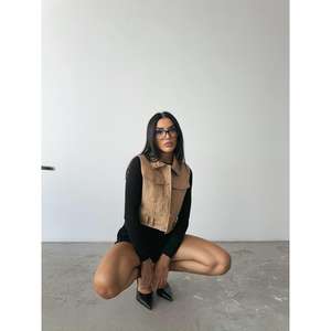 Colección de Chalecos y Chaquetas Cortas Beige para Mujer DER - Product Image 3