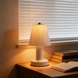 Lámpara de Mesa Moderna Minimalista con Pantalla de Cristal en Forma de Campana, Luz Blanca Cálida, Base de Latón, E26 LED AC 85-265V, Decorativa con Botón de Encendido - Product Image 4