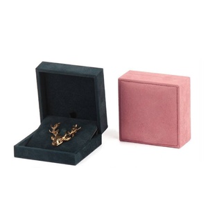 Luxury Modern Rectangle PU Leather Brooches Packaging Box Flip-Top Velvet for Armband Medal Jewelry <b>Gift</b> <b>Boxes</b> - Product Image 3
