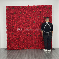 Nouveau panneau de fond mural en feuilles tropicales et roses artificielles en soie rouge foncé 3D enroulable pour événements de mariage