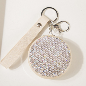 Espejo Compacto con Cristales Blancos y Pedrería, con Llavero, Correa de Muñeca de Cuero PU Crema, Espejo de Maquillaje Redondo y Acolchado de Bolsillo - Product Image 1