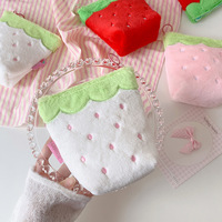 Mini trousse de maquillage en peluche fraise motif dessin animé Sweet Girl, sac de rangement mignon pour étudiants