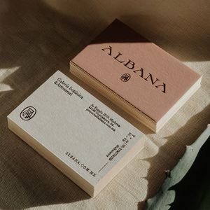 Tarjetas de Visita Promocionales Impresas en Offset de Alta Calidad, Papel Grueso, Acabado con Estampado en Lámina Dorada, Diseño Creativo - Product Image 1