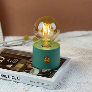 Lámpara LED Decorativa Estilo Edison Retro, Regulable e Impermeable, para Dormitorio Familiar, con Batería, Linterna LED Ajustable - Product Image 5