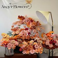 Centres de table de mariage artificiels haut de gamme ODIS avec arrangements floraux orange et blancs pour une mise en scène d'événements de luxe