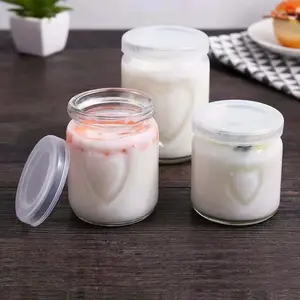 Offre Spéciale 100ml 200ml En Forme De Coeur Mini Pudding Pot Milk-Shake Yaourt Bouteille En Verre Avec Des Couvercles en plastique