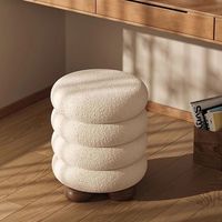 Tabouret de salon moderne style fourrure de mouton avec pieds en chêne, portable, léger, doux, confortable et durable