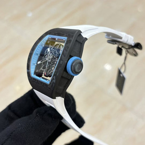 Montre mécanique à double mouvement intégré YRM055, boîtier en fibre de carbone NTPT, matériau en fibre de carbone - Product Image 3