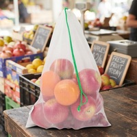 Filet d'emballage de fruits d'épicerie réutilisable respectueux de l'environnement Sac de produits en polyester imprimé avec cordon de serrage et logo personnalisé avec maille pour le shopping