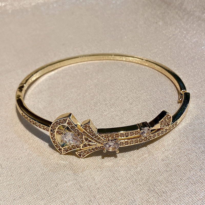 Zircon blanc doré