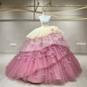 ชุดราตรีทรงบอลกาวน์สีชมพูไล่เฉดแบบไม่มีสายคล้องไหล่ ประดับด้วยลูกปัด คริสตัล พิมพ์ลายระบาย แต่งระบายช่วงกระโปรง รุ่น JFH92 Princess - Product Image 2