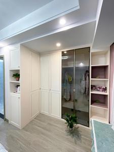 Armoire moderne sur pied de luxe sur mesure pour la chambre à coucher de la villa avec système de rangement intelligent - Product Image 6