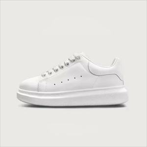 รองเท้าเดินแบบสวมหนังแท้ดีไซน์หรู ปี 2026 รองเท้ากีฬา กันลื่น ระบายอากาศได้ดี สำหรับผู้ชายและผู้หญิง - Product Image 4