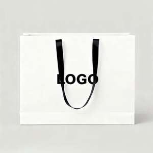 Sacs en papier de luxe pour boutique, logo de marque élégant imprimé, sacs cadeaux en papier blanc personnalisés avec poignées en ruban - Product Image 2