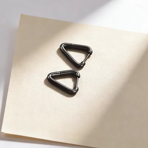 Boucles d'oreilles créoles unisexes en or, argent, noir et arc-en-ciel, étanches, pour oreilles sensibles, style punk, bijoux pour usage quotidien - Product Image 3